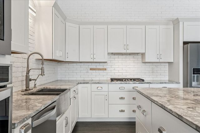 9243 Feather Ridge Pass, Cedar Rapids, IA 52411