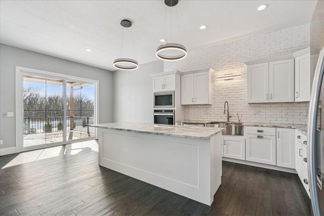 9243 Feather Ridge Pass, Cedar Rapids, IA 52411