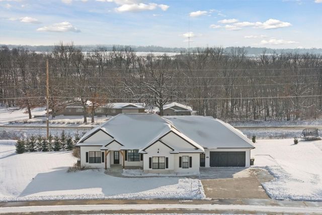 9243 Feather Ridge Pass, Cedar Rapids, IA 52411