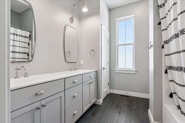 9243 Feather Ridge Pass, Cedar Rapids, IA 52411