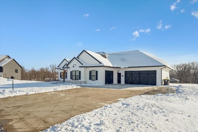 9243 Feather Ridge Pass, Cedar Rapids, IA 52411