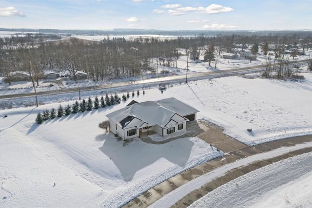 9243 Feather Ridge Pass, Cedar Rapids, IA 52411