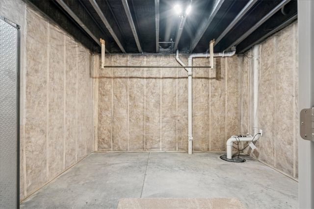 9243 Feather Ridge Pass, Cedar Rapids, IA 52411