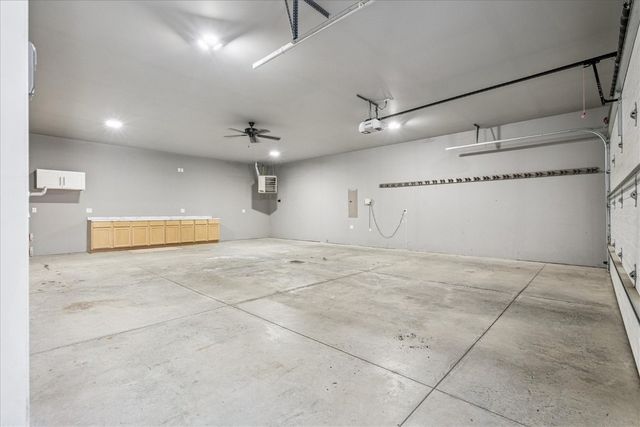 9243 Feather Ridge Pass, Cedar Rapids, IA 52411