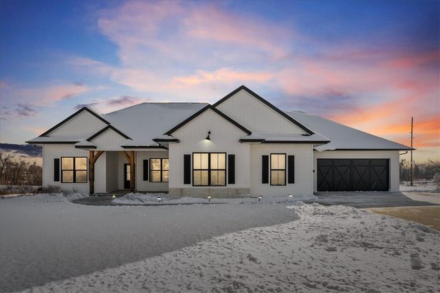 9243 Feather Ridge Pass, Cedar Rapids, IA 52411