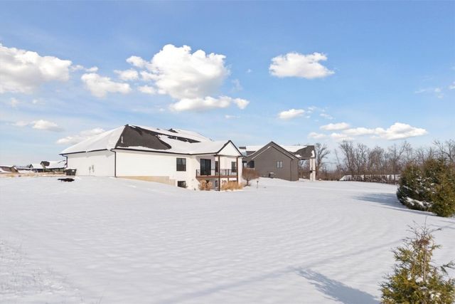 9243 Feather Ridge Pass, Cedar Rapids, IA 52411