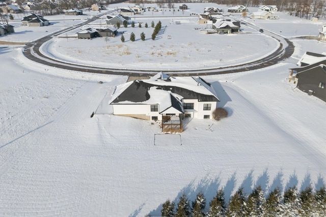 9243 Feather Ridge Pass, Cedar Rapids, IA 52411