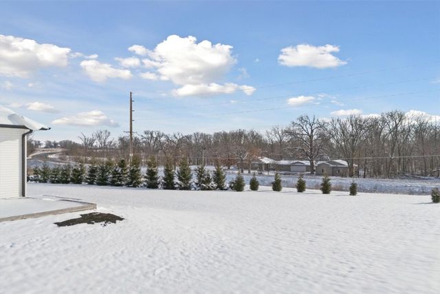 9243 Feather Ridge Pass, Cedar Rapids, IA 52411