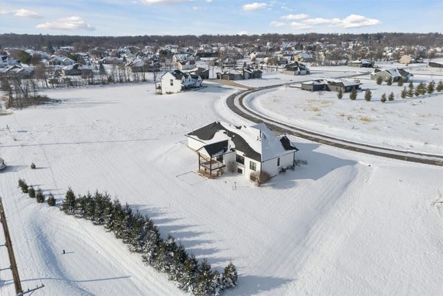 9243 Feather Ridge Pass, Cedar Rapids, IA 52411