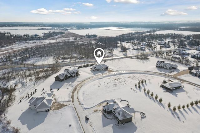 9243 Feather Ridge Pass, Cedar Rapids, IA 52411