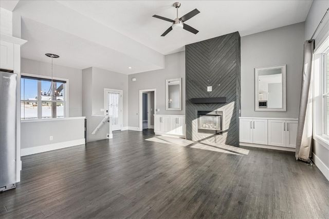 9243 Feather Ridge Pass, Cedar Rapids, IA 52411