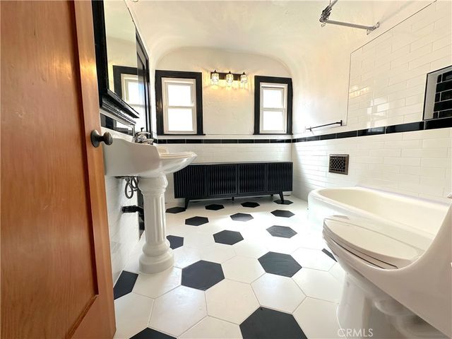 6622 W 6th, Los Angeles, CA 90048