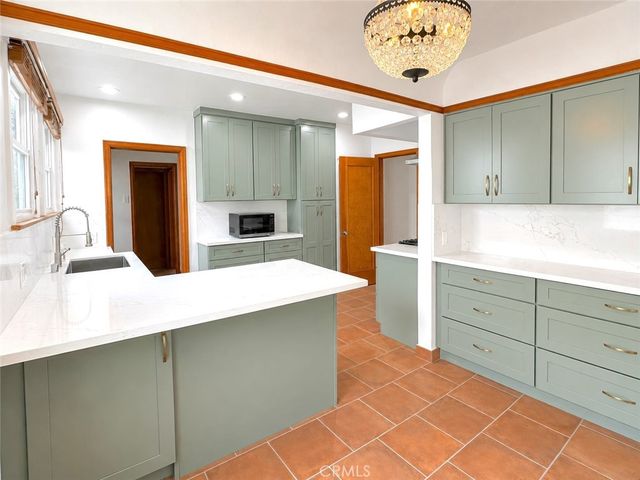 6622 W 6th, Los Angeles, CA 90048
