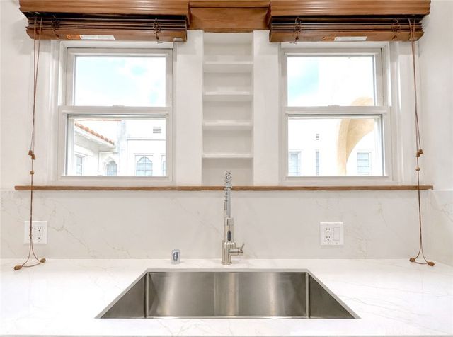 6622 W 6th, Los Angeles, CA 90048