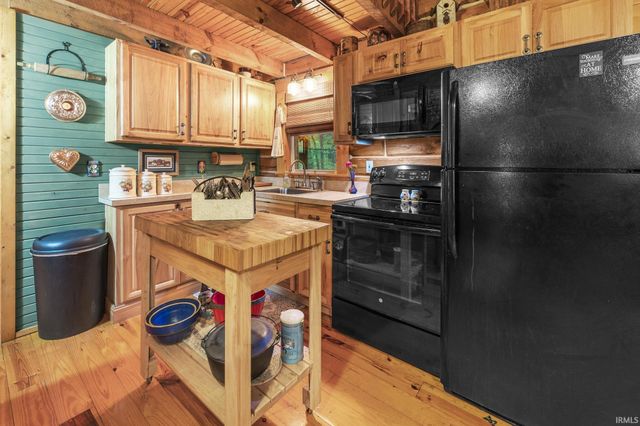 3331 N Shamrock Lane, Birdseye, IN 47513