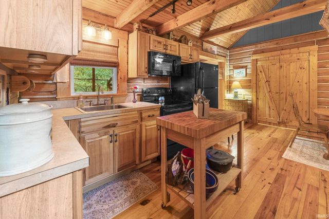 3331 N Shamrock Lane, Birdseye, IN 47513