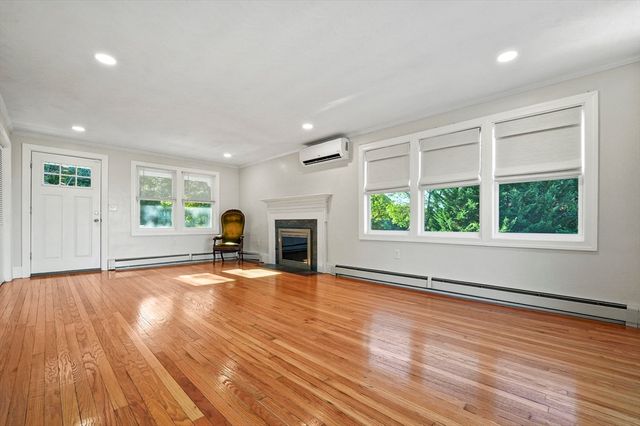 3896 N Main St, Fall River, MA 02720