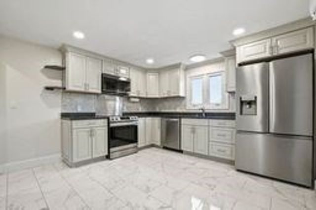 3896 N Main St, Fall River, MA 02720
