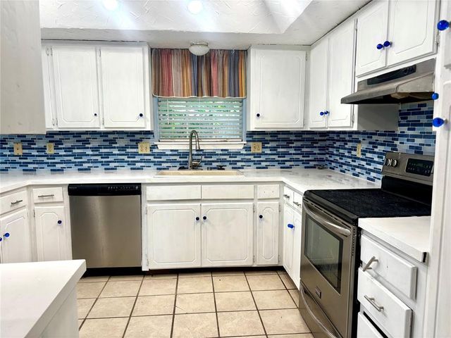 8113 NW 113th Street, Oklahoma City, OK 73162