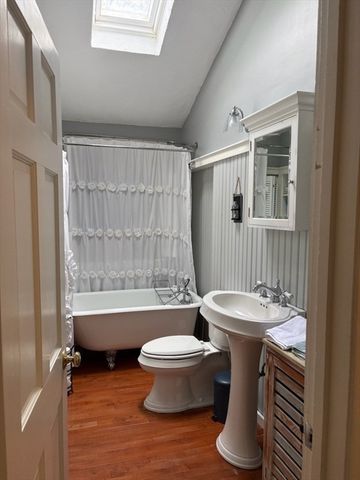 31 Columbus Rd, Woburn, MA 01801