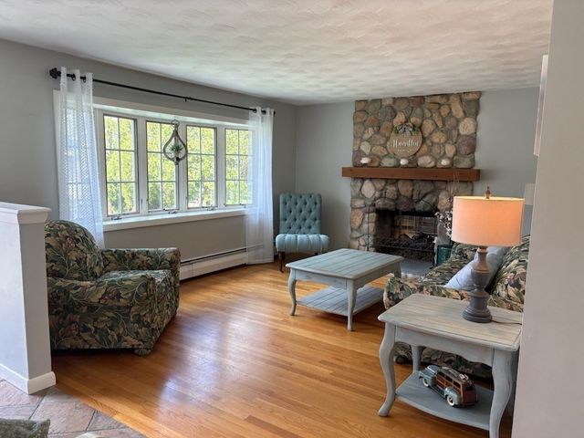 31 Columbus Rd, Woburn, MA 01801