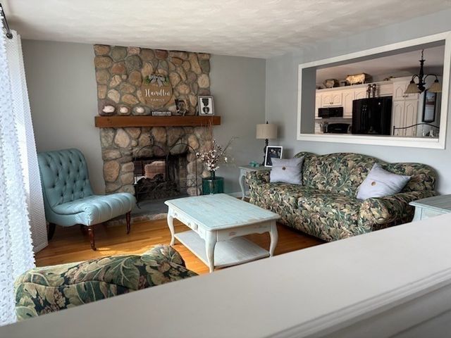 31 Columbus Rd, Woburn, MA 01801