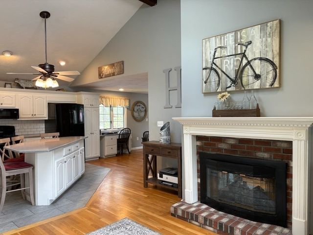 31 Columbus Rd, Woburn, MA 01801