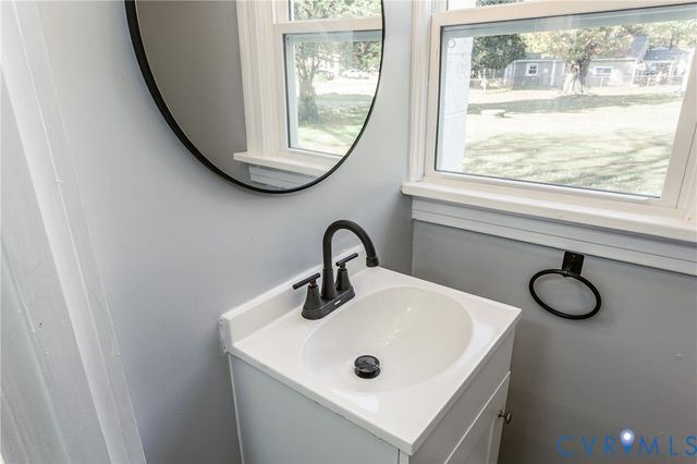 214 Lowell St, Henrico, VA 23223