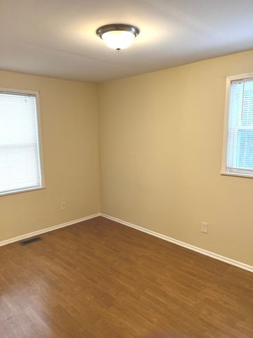 335 E Mulberry Drive, Glenwood, IL 60425