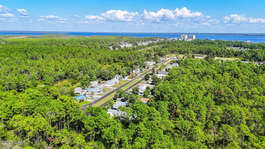 Image 7 of property listing at 7141 Beachwood Boulevard, Panama City Beach, FL 32407