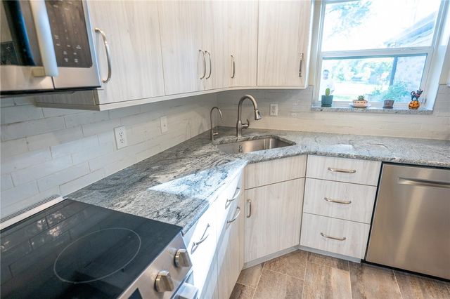 265 Waterford Drive, Centerville, OH 45458