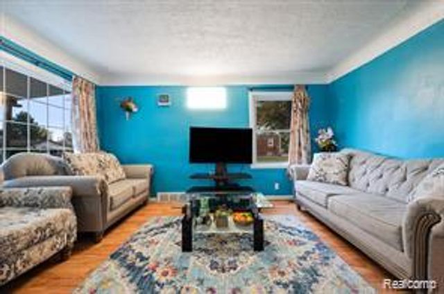 2144 Woodruff Avenue, Warren, MI 48091