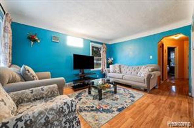 2144 Woodruff Avenue, Warren, MI 48091