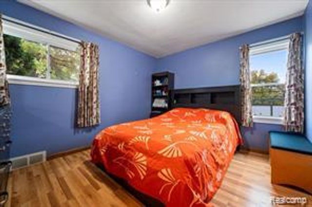 2144 Woodruff Avenue, Warren, MI 48091