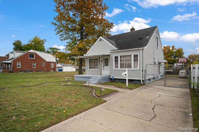 2144 Woodruff Avenue, Warren, MI 48091