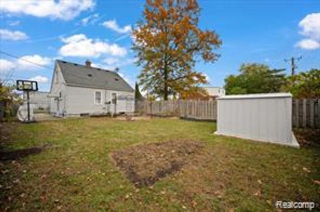 2144 Woodruff Avenue, Warren, MI 48091