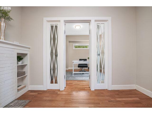 1617 Sw BROADWAY Dr, Portland, OR 97201