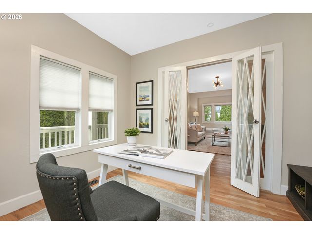 1617 Sw BROADWAY Dr, Portland, OR 97201