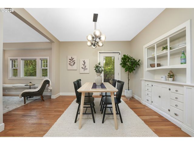 1617 Sw BROADWAY Dr, Portland, OR 97201