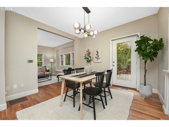1617 Sw BROADWAY Dr, Portland, OR 97201