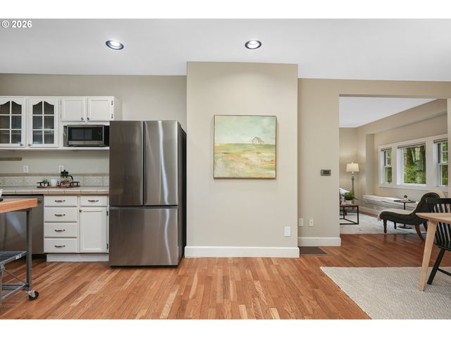 1617 Sw BROADWAY Dr, Portland, OR 97201
