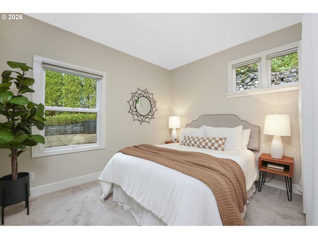 1617 Sw BROADWAY Dr, Portland, OR 97201