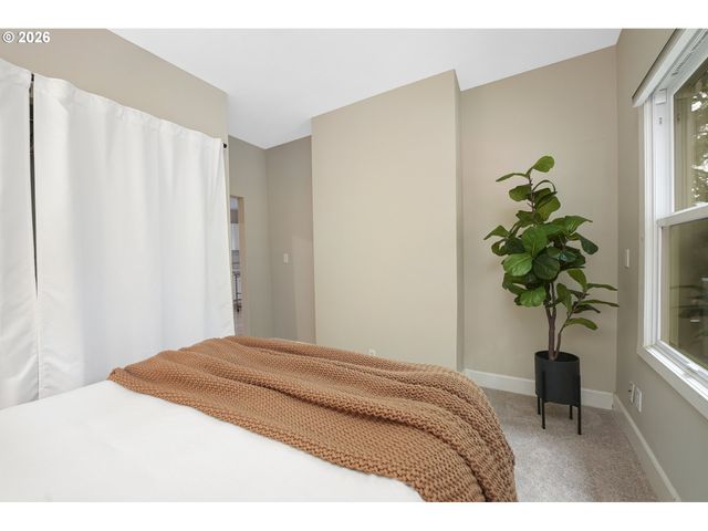 1617 Sw BROADWAY Dr, Portland, OR 97201