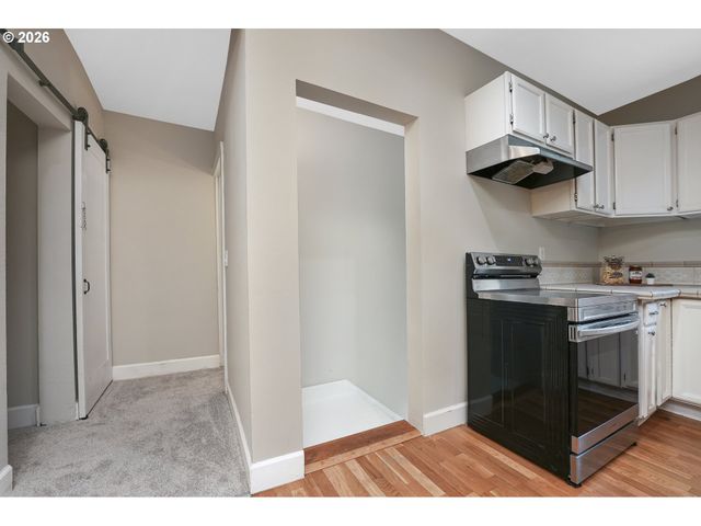1617 Sw BROADWAY Dr, Portland, OR 97201