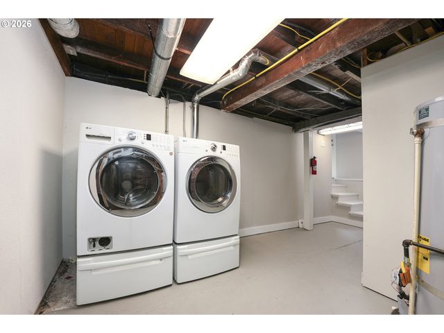 1617 Sw BROADWAY Dr, Portland, OR 97201