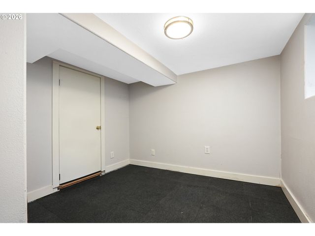 1617 Sw BROADWAY Dr, Portland, OR 97201