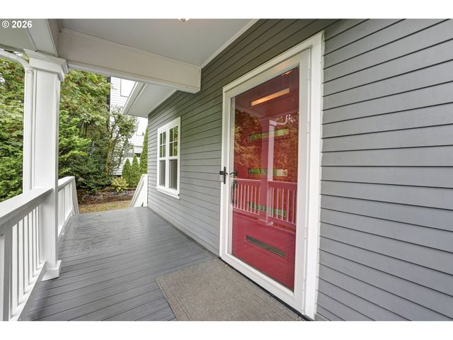 1617 Sw BROADWAY Dr, Portland, OR 97201