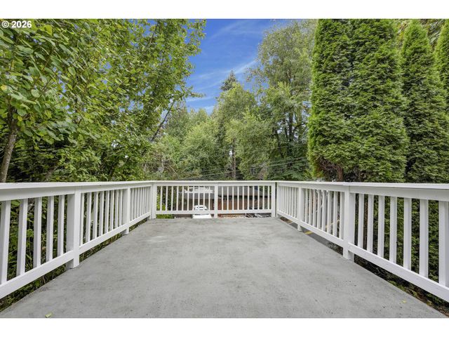 1617 Sw BROADWAY Dr, Portland, OR 97201