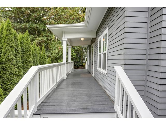 1617 Sw BROADWAY Dr, Portland, OR 97201