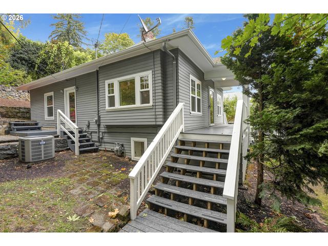 1617 Sw BROADWAY Dr, Portland, OR 97201